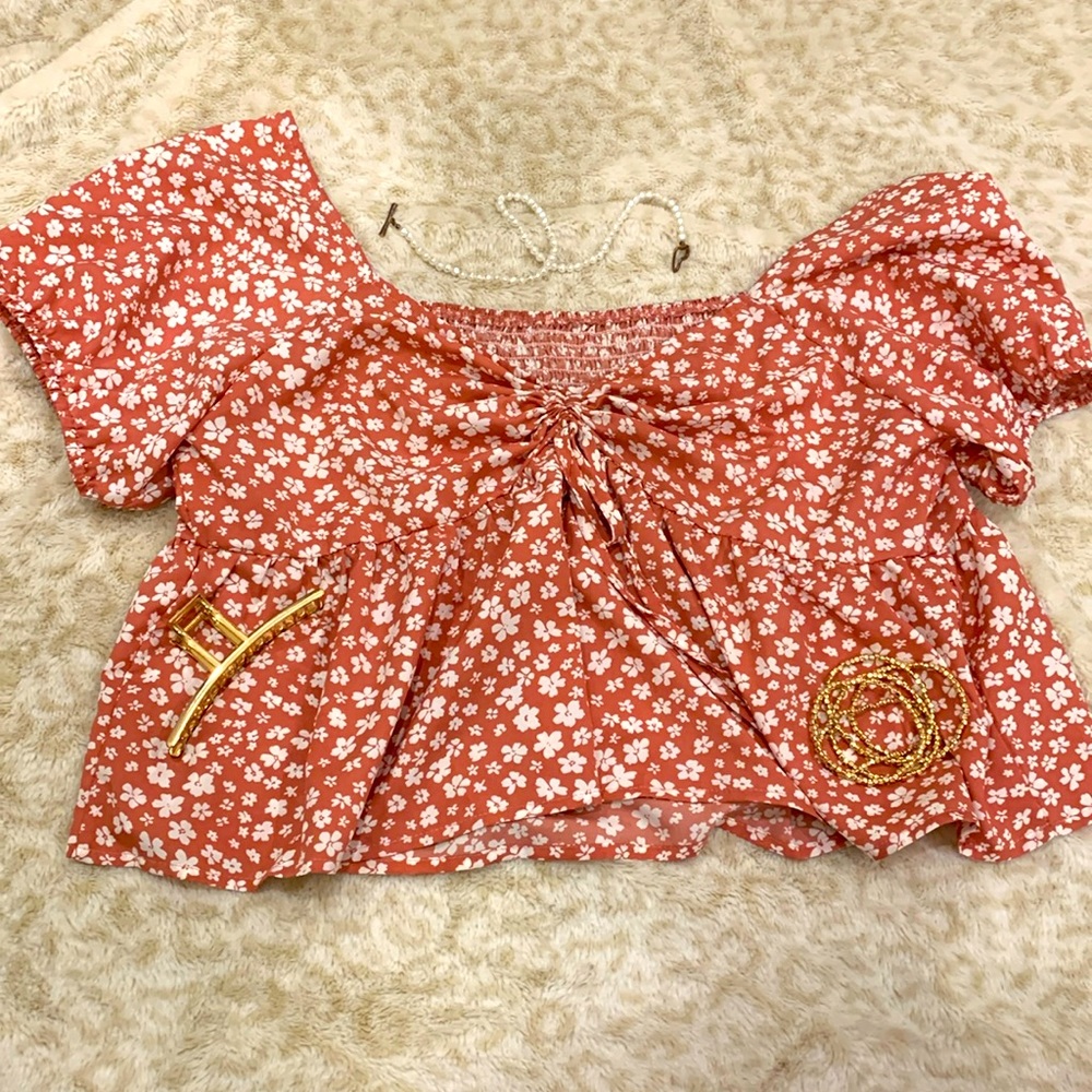 Floral, pink crop top!